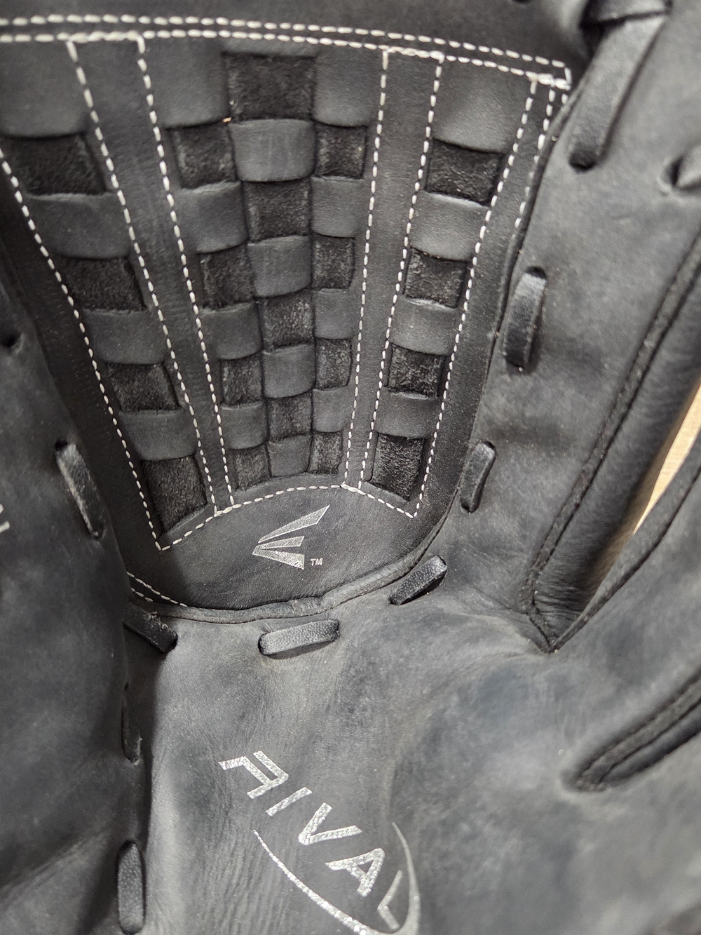 Easton Black Softball/Baseball Glove 13" Right Hand Throw - Picture 6 of 8